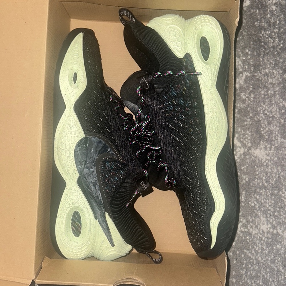 Nike cosmic unity green glow brand new size 13